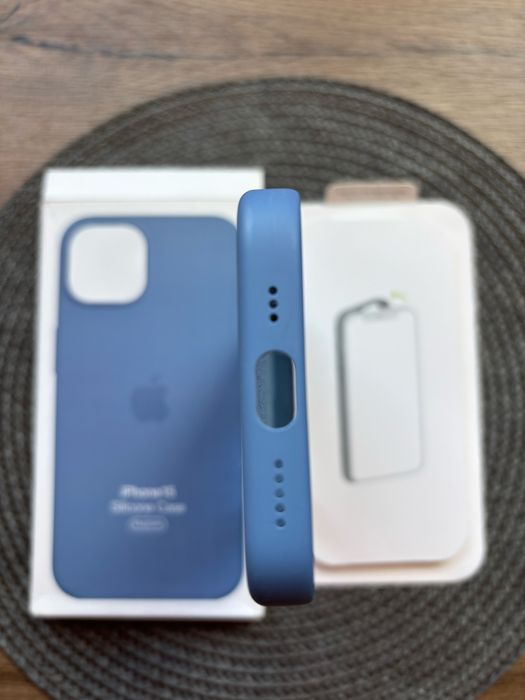 Vand husa iphone 15 originala Apple Magsafe