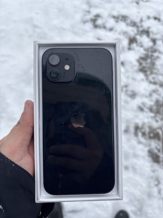 Продам Iphone 12