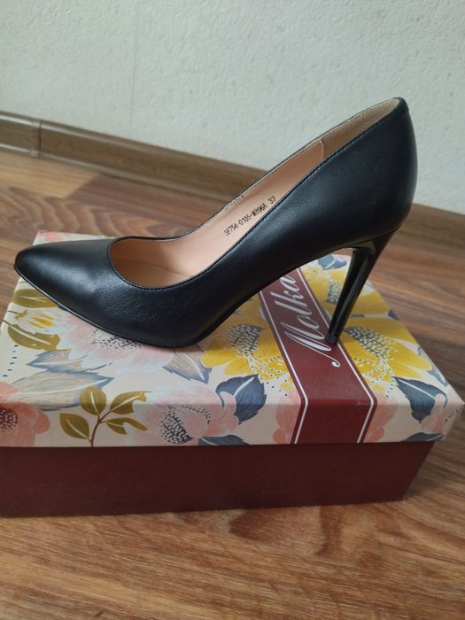 Кожаные черные туфли