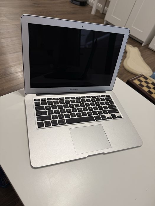 Apple Macbook air 13” A1466 EMC 2632