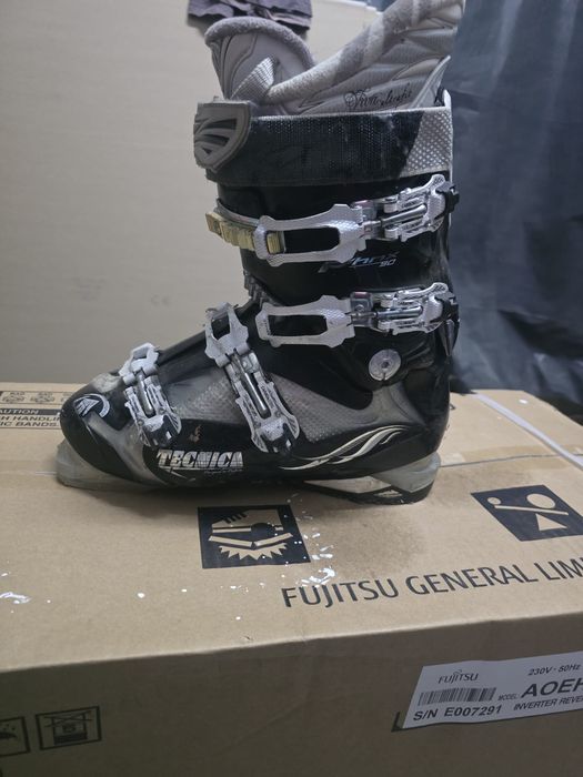 Schiuri și clăpari de vânzare