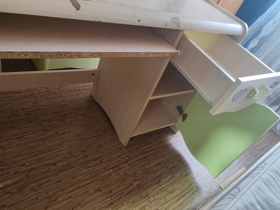 Парта для домашних занятий