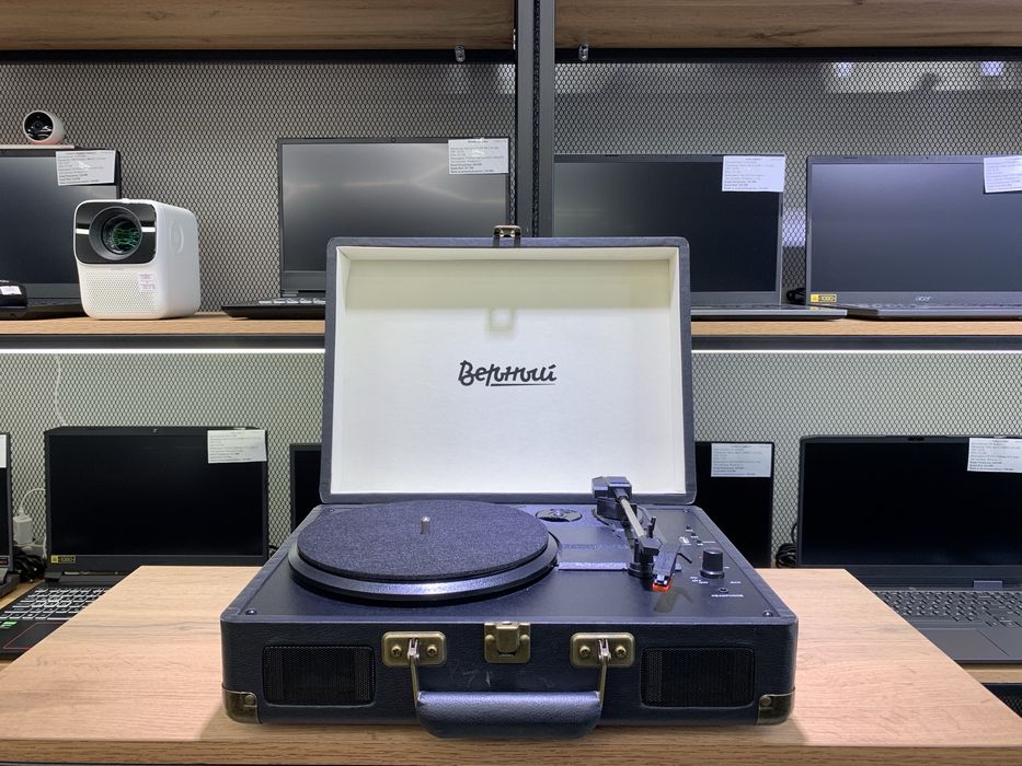 Виниловый проигрыватель Верный Deluxe, черный, 10773/А10