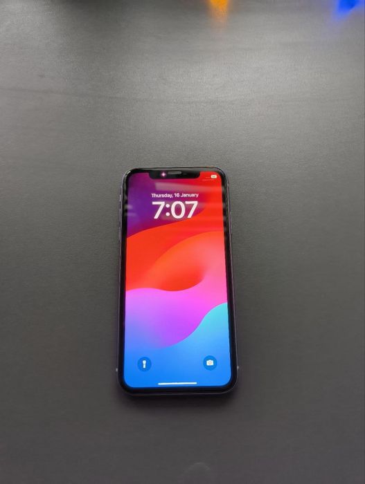 iPhone 11 64 GB (Като нов!)