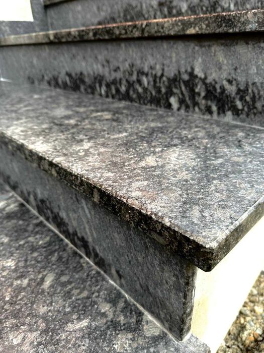 Granit periat pentru scari exterioare