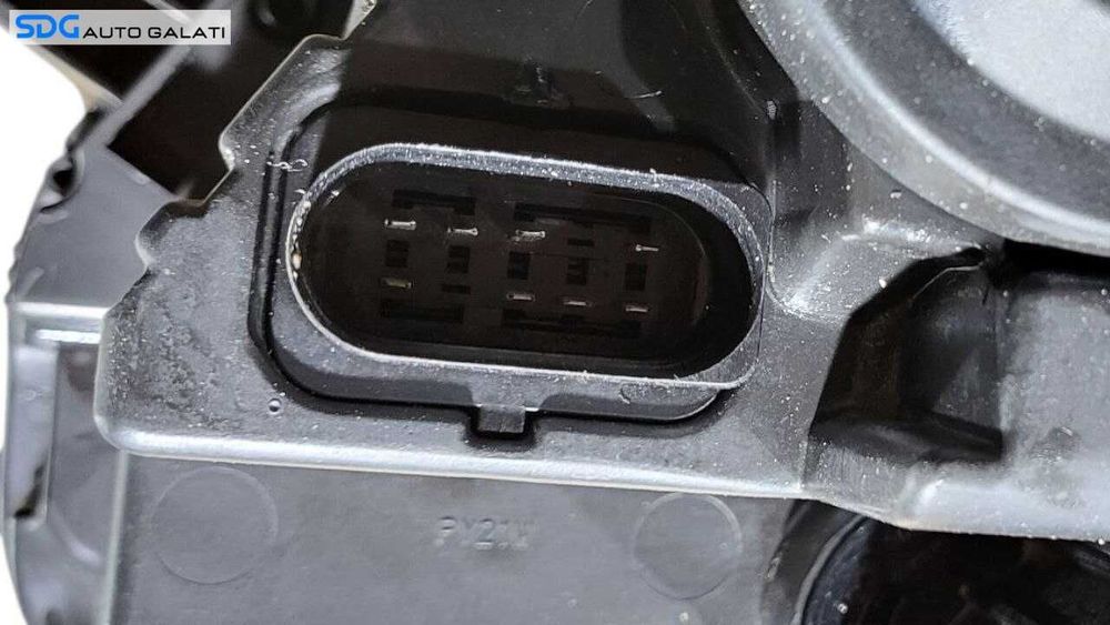 Far Dreapta FARA Xenon Volkswagen Passat B7 2010 - 2015 Cod 90003375 3AC941006 (Interior Prafuit Murdar) [L7644]