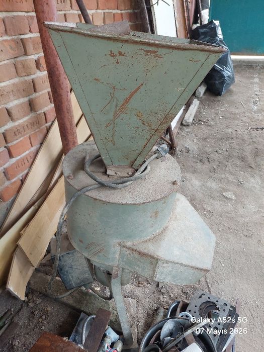 Фурожомелка  монофазна