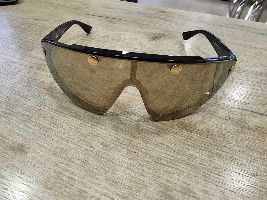 Слънчеви очила MOSCHINO