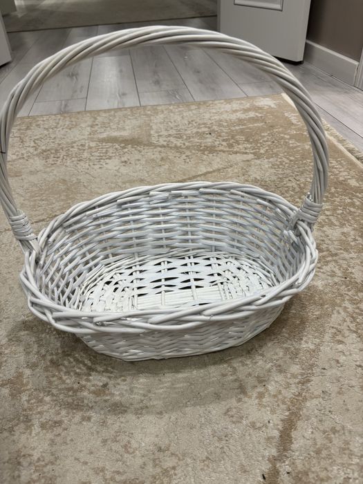 Корзины новыйе для тойбастара белые