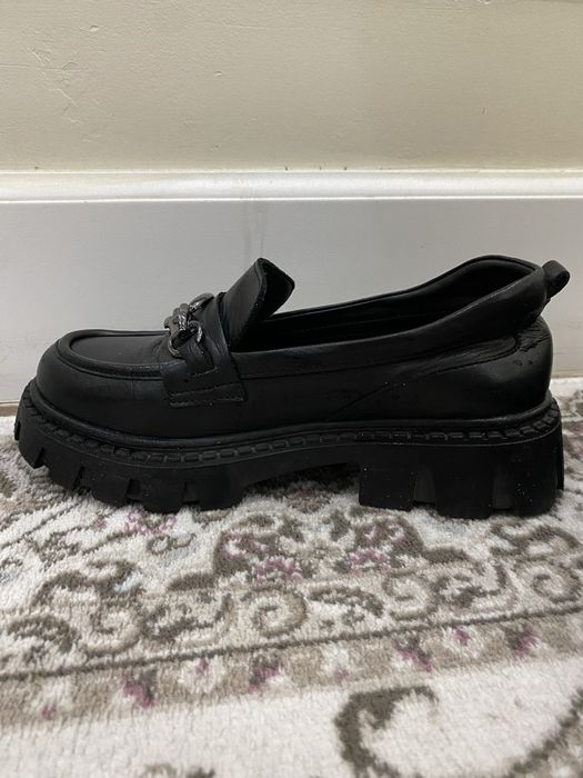 Продаются детские лоферы.