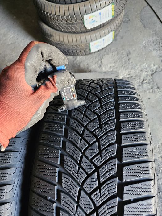 4 anvelope iarna 225 45 17 Goodyear