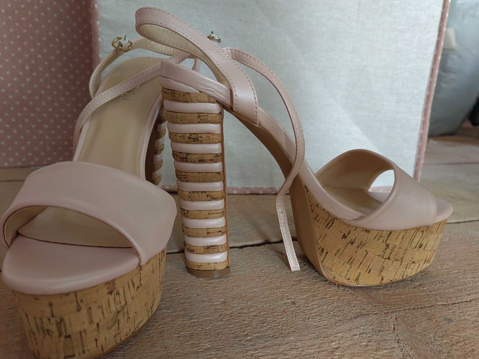 Sandale noi marimea 38