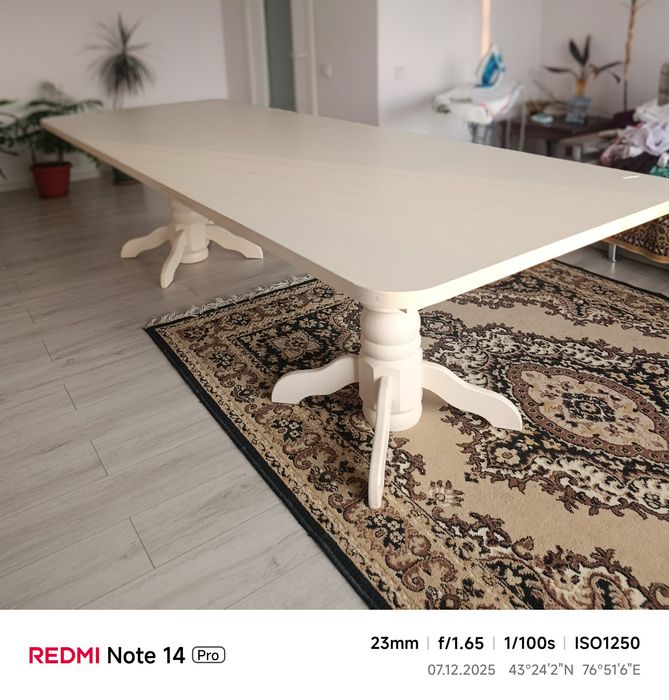 Стол обеденный большой