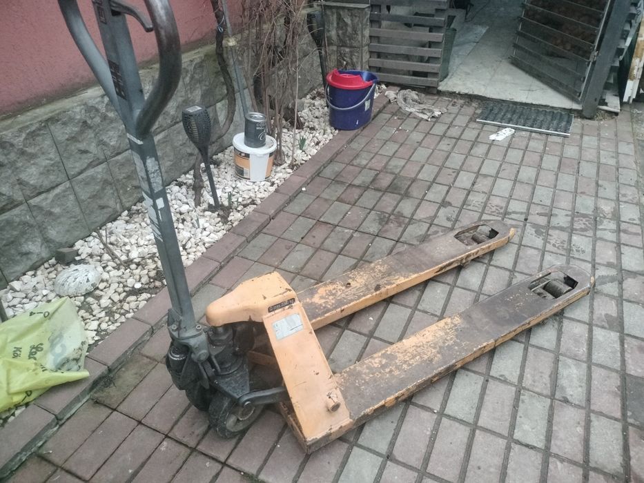 Vând transpalet hidraulic foarfeca.