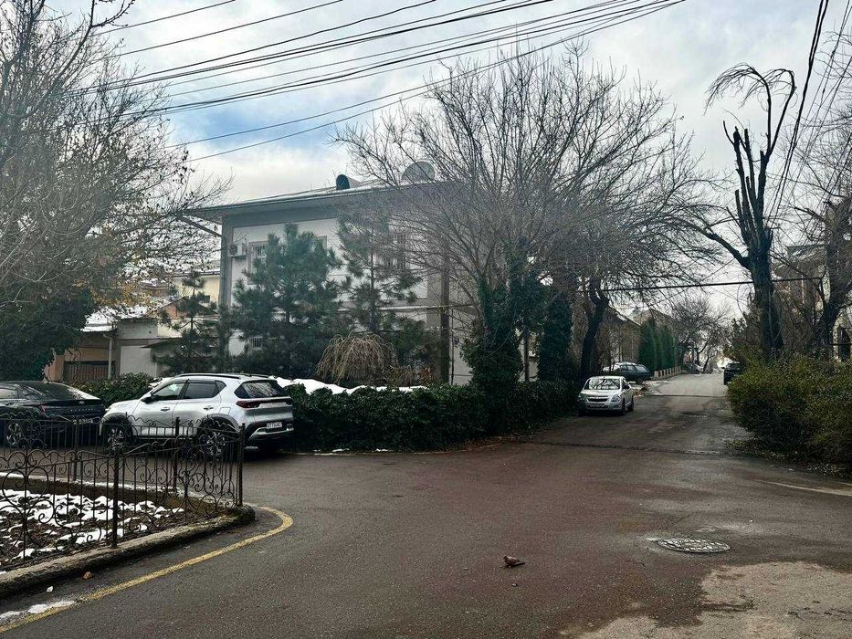 Дом ул. Эхтиром. 3.4 сотки 4 комнаты. В Махалле Саломатина. 2х этажный