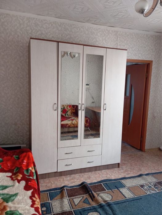 Сдам дом благоустроенный во дворе с хозяевами