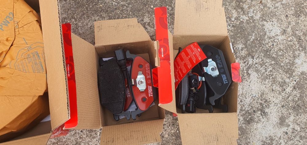 Нов преден спирачен комплект TRW - VW, Audi, Skoda, Seat