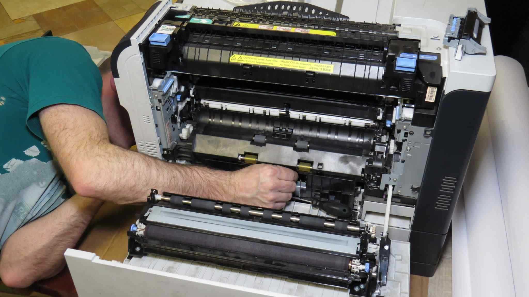 Ремонт принтеров недорого. Техническое обслуживание принтера. Картридж для принтера. Починка принтера. Починил принтер.