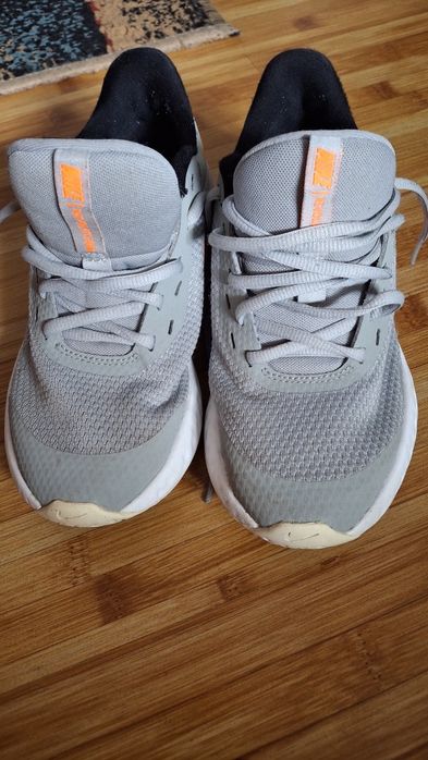 Adidasi Nike Running