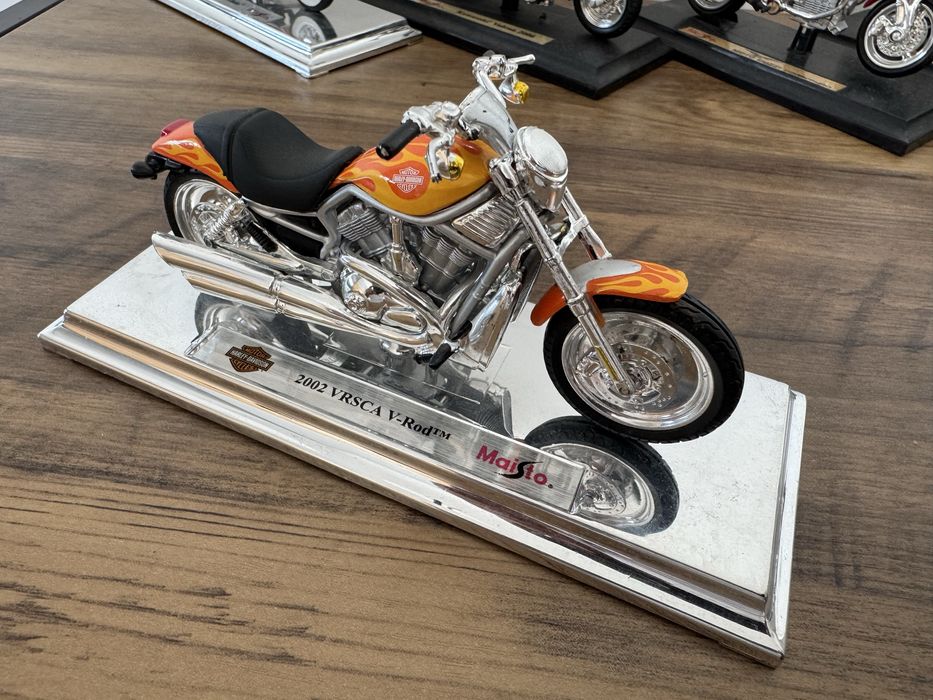 Макети мотори Maisto