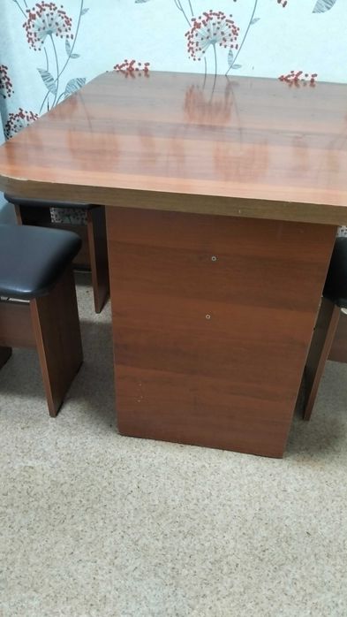 Продам стол кухонный