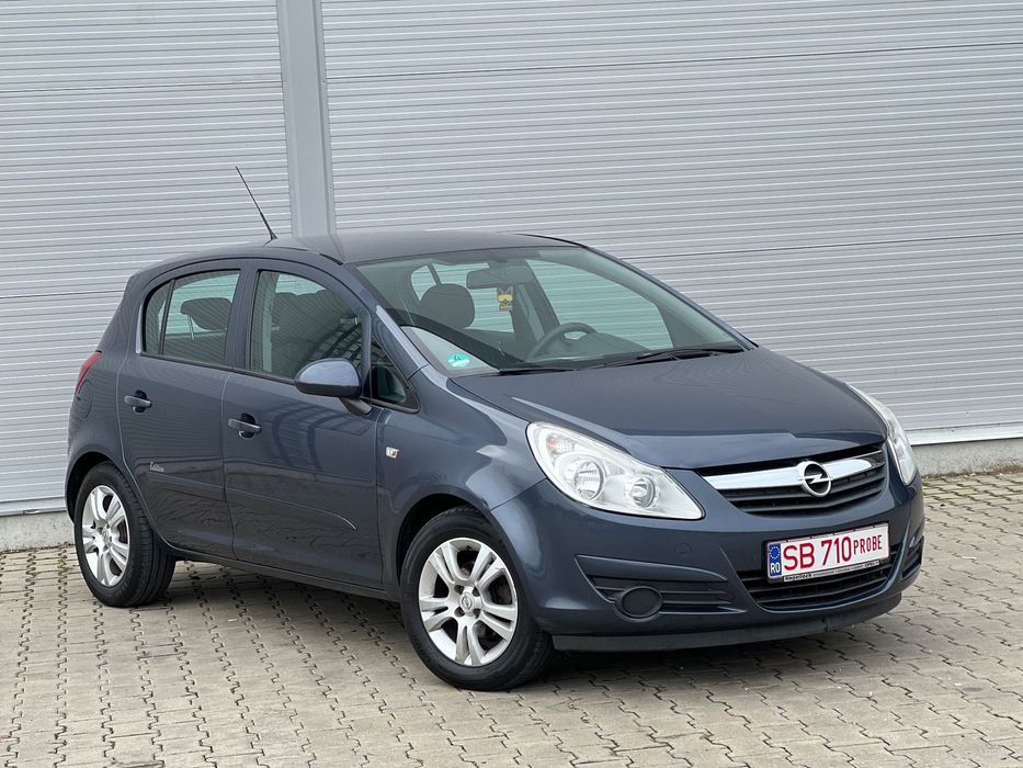 Opel Corsa Motor cu 4 cilindri / Km Reali