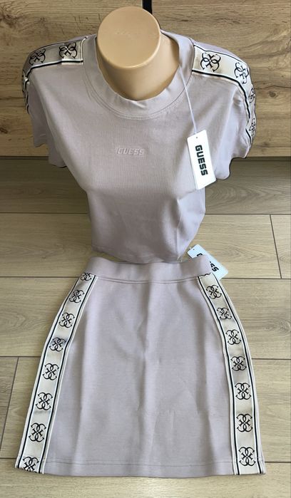 Нов сет Guess пола и блуза Сразмер