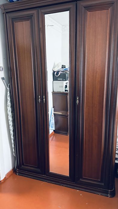 Продам спальный гарнитур б/у срочно