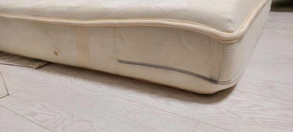 Срочно матрас 1.8х2.0  продам