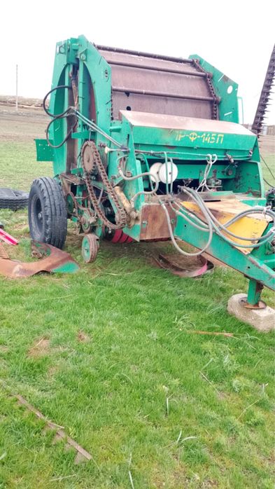 Продам рулоновый пресс подборщик.