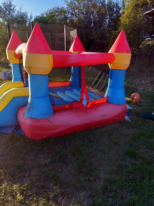 Детски батут тип замък