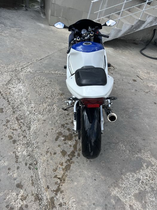 Suzuki gsxr k1 750