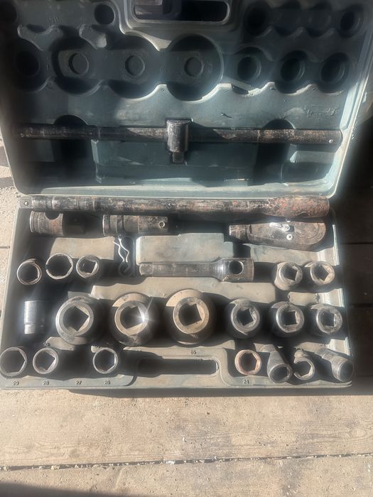 Продам набор головок с трещеткой