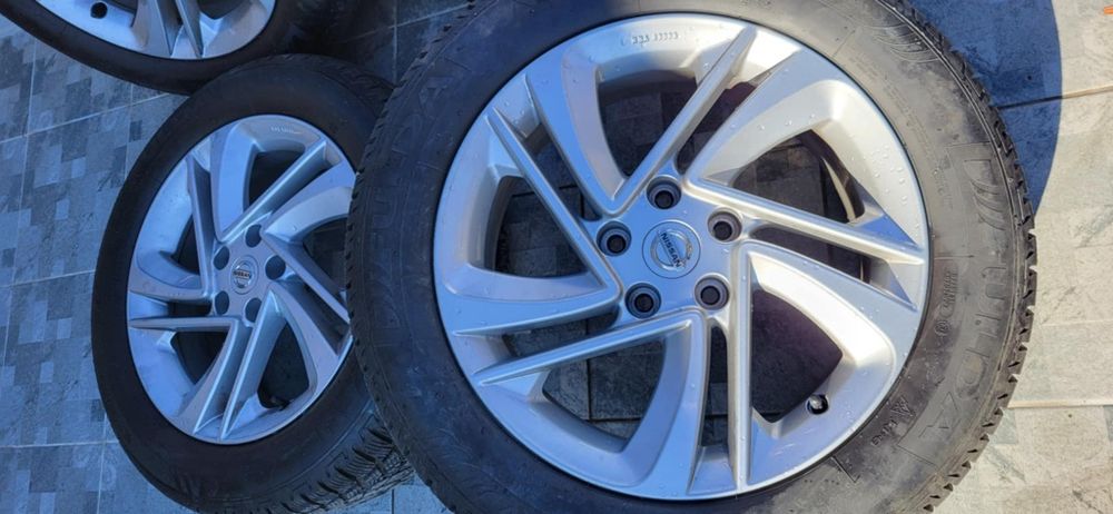 Гуми със джанти Нисан Джук