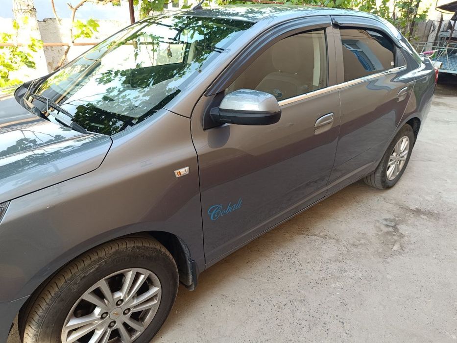 Автомобиль Седан