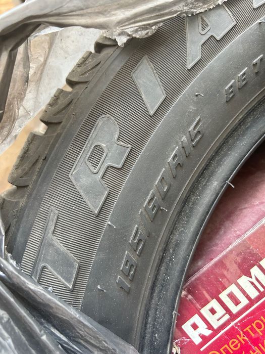 Покрышка R 15 состояние отлично 2 мецяц ездил