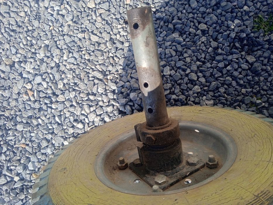 Продавам инвентар за фреза.