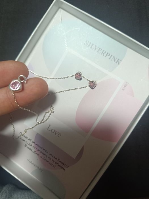 Продавам бижу обеци и гердан  на silverpink с послание