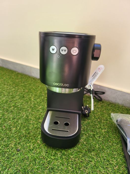 Еспресо кафемашина Cecotec Cafelizzia Fast