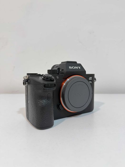 Фотоапарат Sony A7 III *Като НОВ*