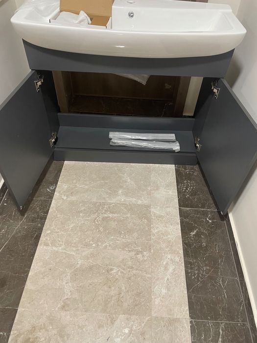 Шкаф за баня с мивка и смесител