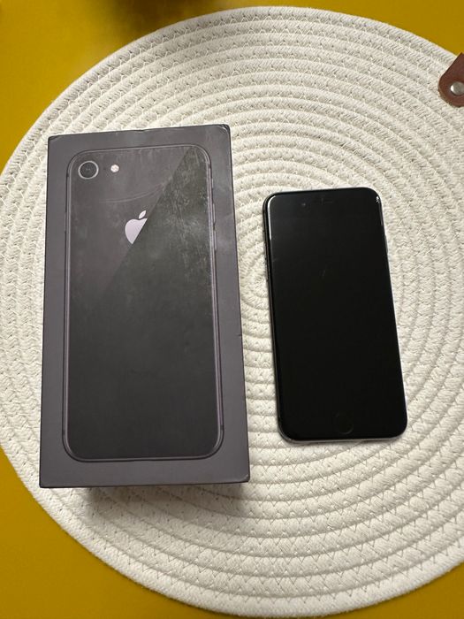 iphone 8 цвят черен