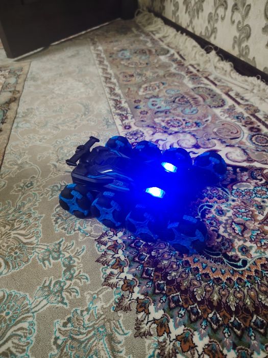 Радиоуправляемая машинка(машинка с пультом управления)