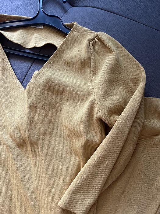 Жълта еластична рокля