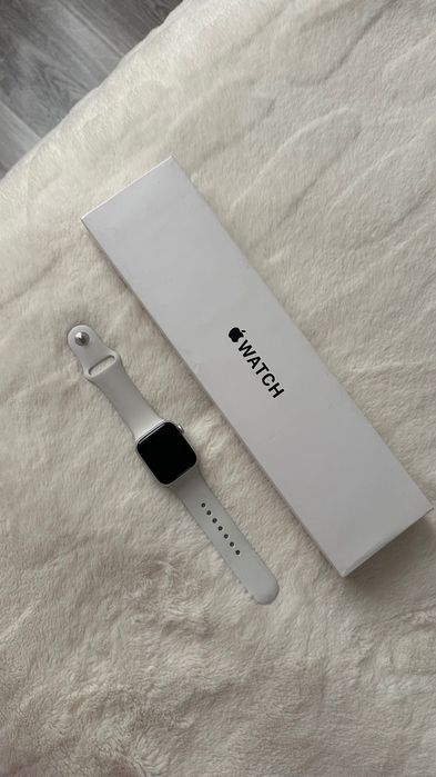 Apple Watch SE 40mm полный комплект, отличное состояние