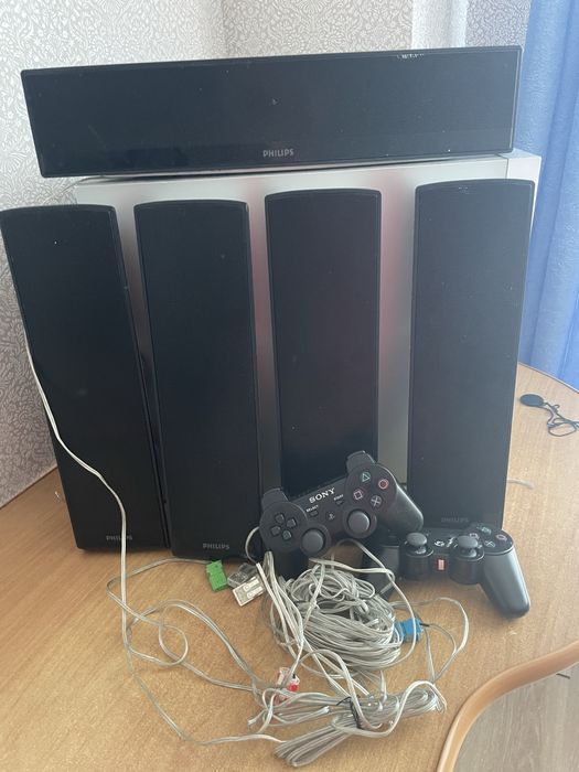 Ящик с колонками и два джостика