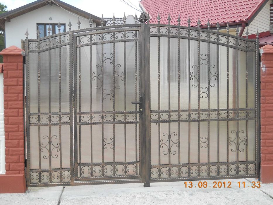Garduri porti teava patrata si rotunda fier forjat model jaluzea modele decupate laser confectii din Wpc