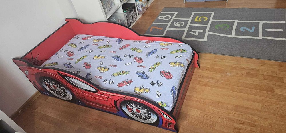 Patut copii baieti 2-8 ani model Masina Spider Man, saltea 140x70 inclusa si leduri luminoase