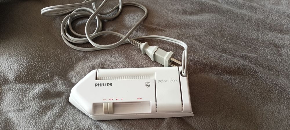 Малка сгъваема ютия philips.