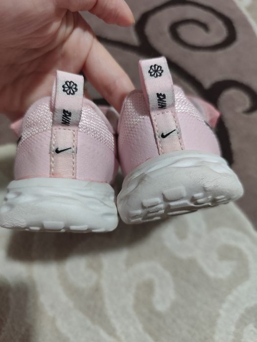 Adidasi nike de fete